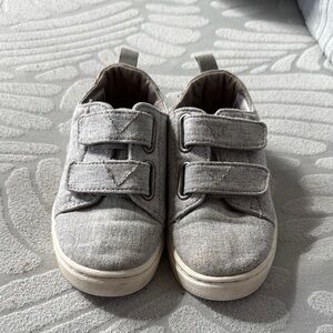 Toms kids sneaker size 9
